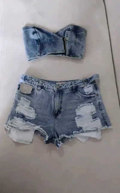 Shorts de mezclilla grises desgastados - miniatura 4