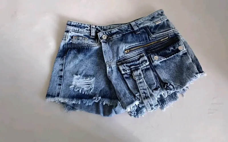 Shorts de mezclilla grises desgastados - 5