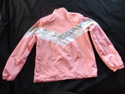 Chaqueta cortaviento rosada - miniatura 2