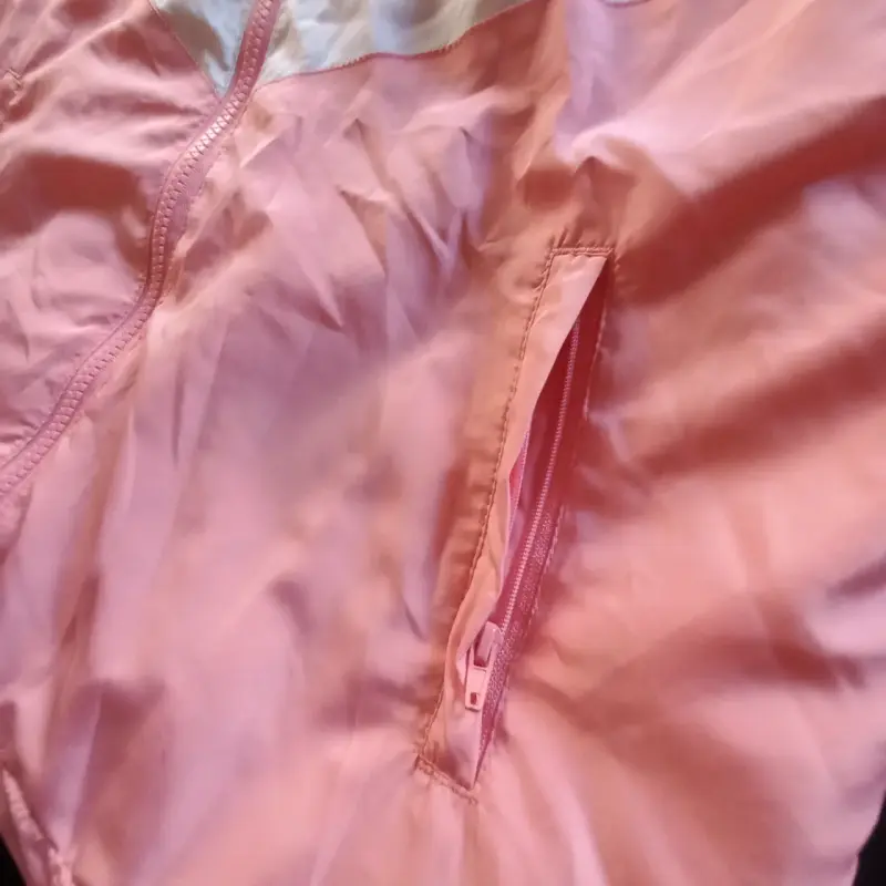 Chaqueta cortaviento rosada - 4