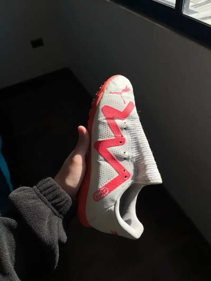 Zapatilla deportiva blanca y roja - 2