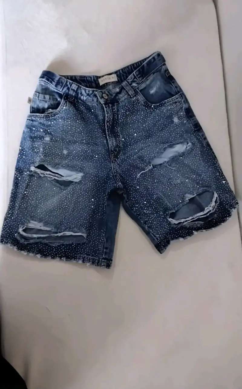 Shorts de mezclilla con tachas - 1