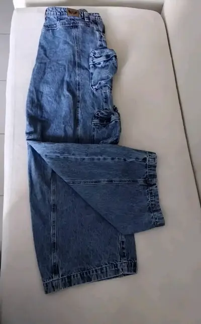 Shorts de mezclilla con tachas - miniatura 2
