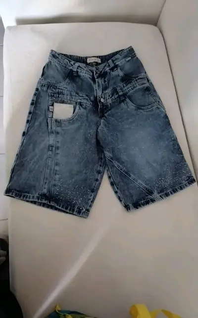 Shorts de mezclilla con tachas - miniatura 3