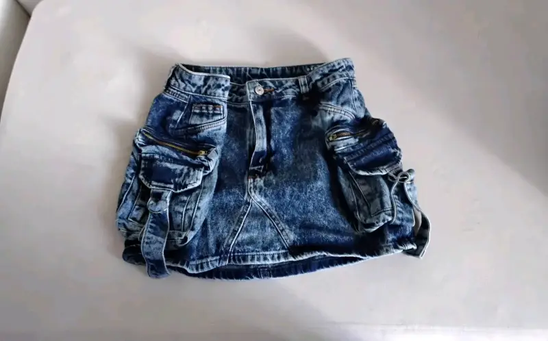 Shorts de mezclilla con tachas - 5