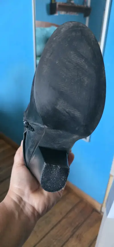 Botines negros con hebillas - miniatura 4