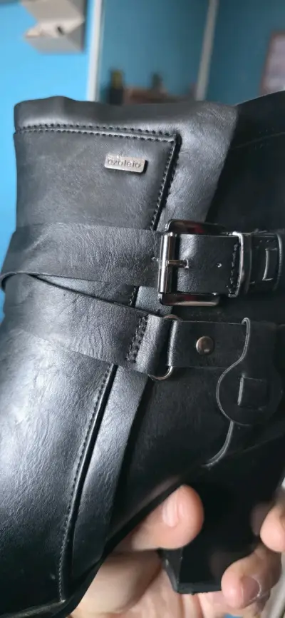 Botines negros con hebillas - miniatura 5