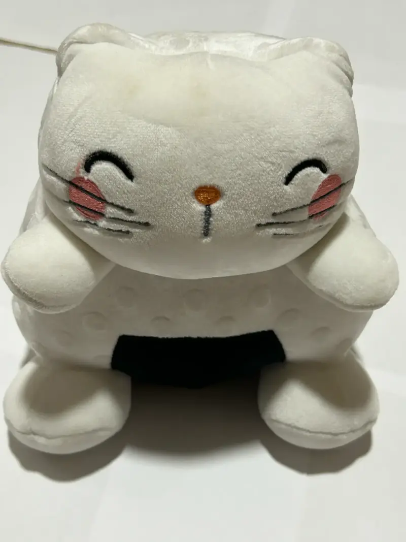 Peluchito de gato blanco