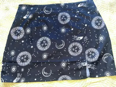 Falda corta con estampado estelar - miniatura 1