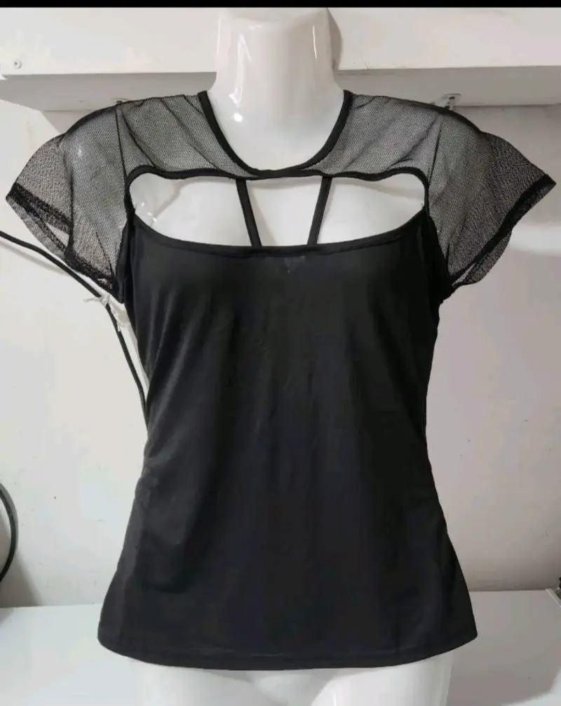 Polera nueva importada negra con malla - 1