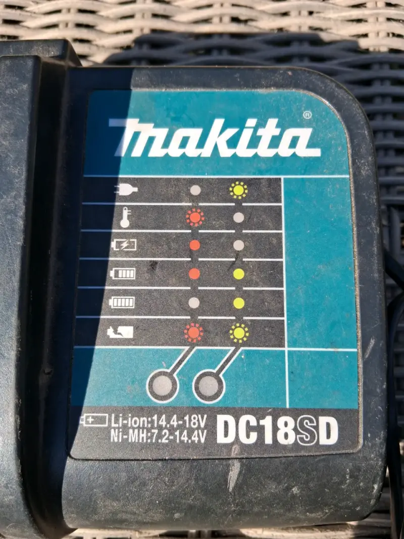Cargador Makita DC18SD 14.4-18V - 3