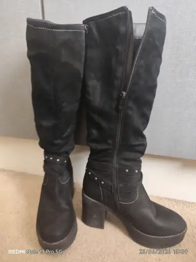 Botas altas negras - miniatura 2
