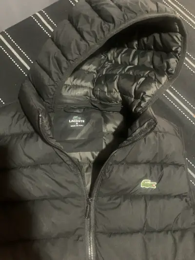Chaqueta acolchada negra sin manga - miniatura 2