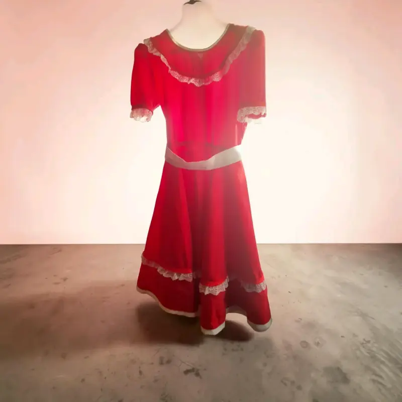 Vestido rojo con encaje