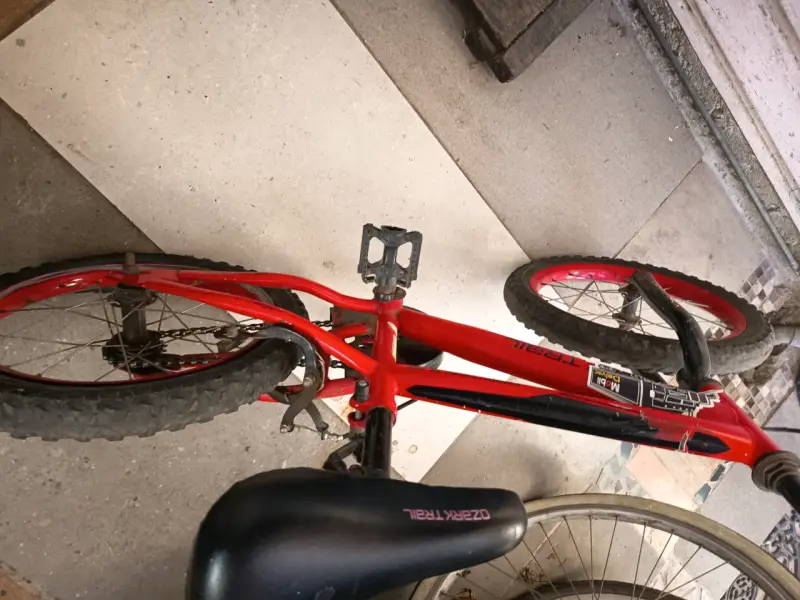 Bicicleta roja MTB usada - 1