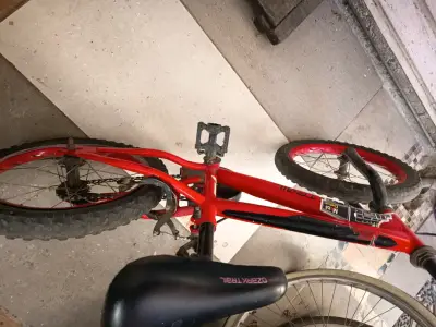 Bicicleta roja MTB usada - miniatura 1