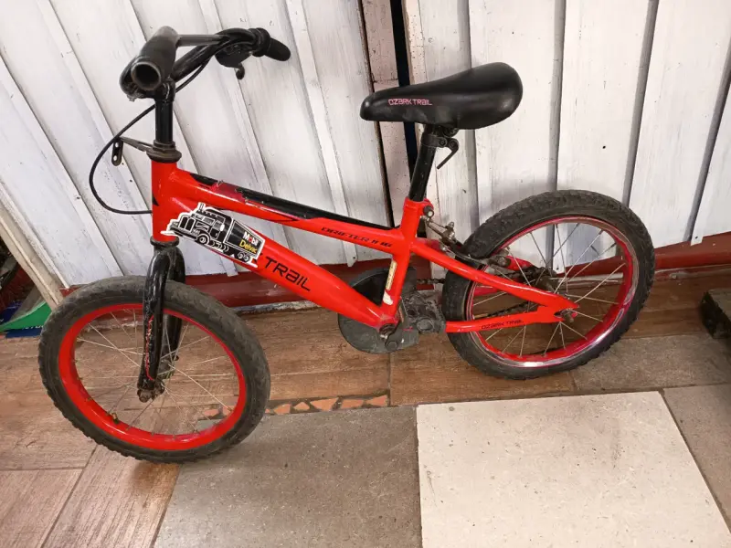 Bicicleta roja MTB usada - 2