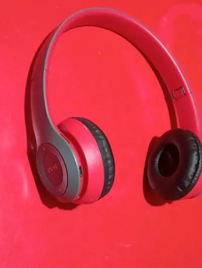 Audífonos inalámbricos rojos - miniatura 1