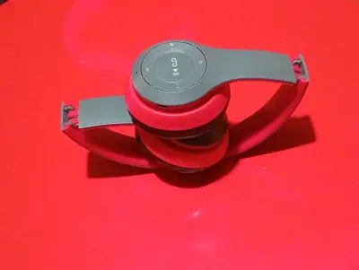 Audífonos inalámbricos rojos - miniatura 2