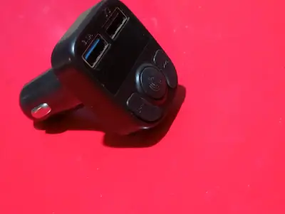 Bluetooth con transmisión de FM  para auto - miniatura 2