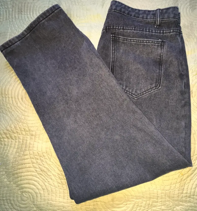 Jeans oscuros con estampado - 2