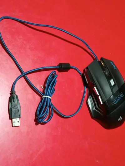 Mouse gamer USB con cable - miniatura 1