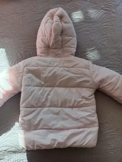 Chaqueta de niño rosada con capucha - miniatura 2