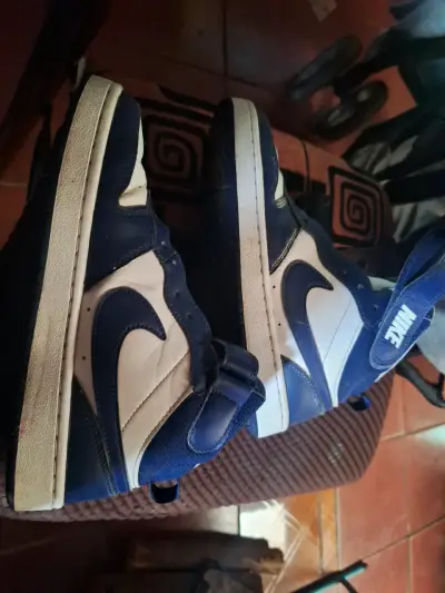 Zapatillas Nike blancas y azules - miniatura 2