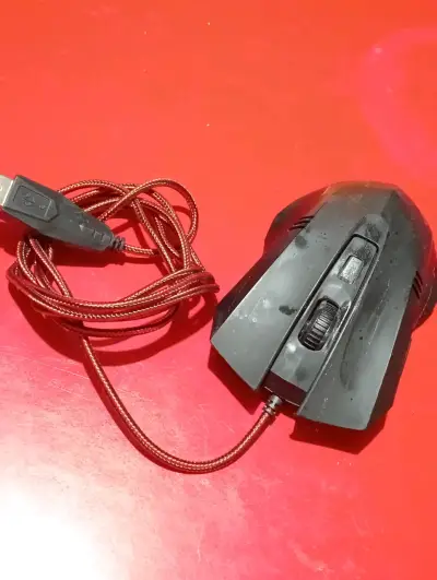 Mouse gamer con cable USB - miniatura 1