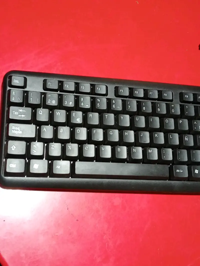 Teclado USB negro básico - 1