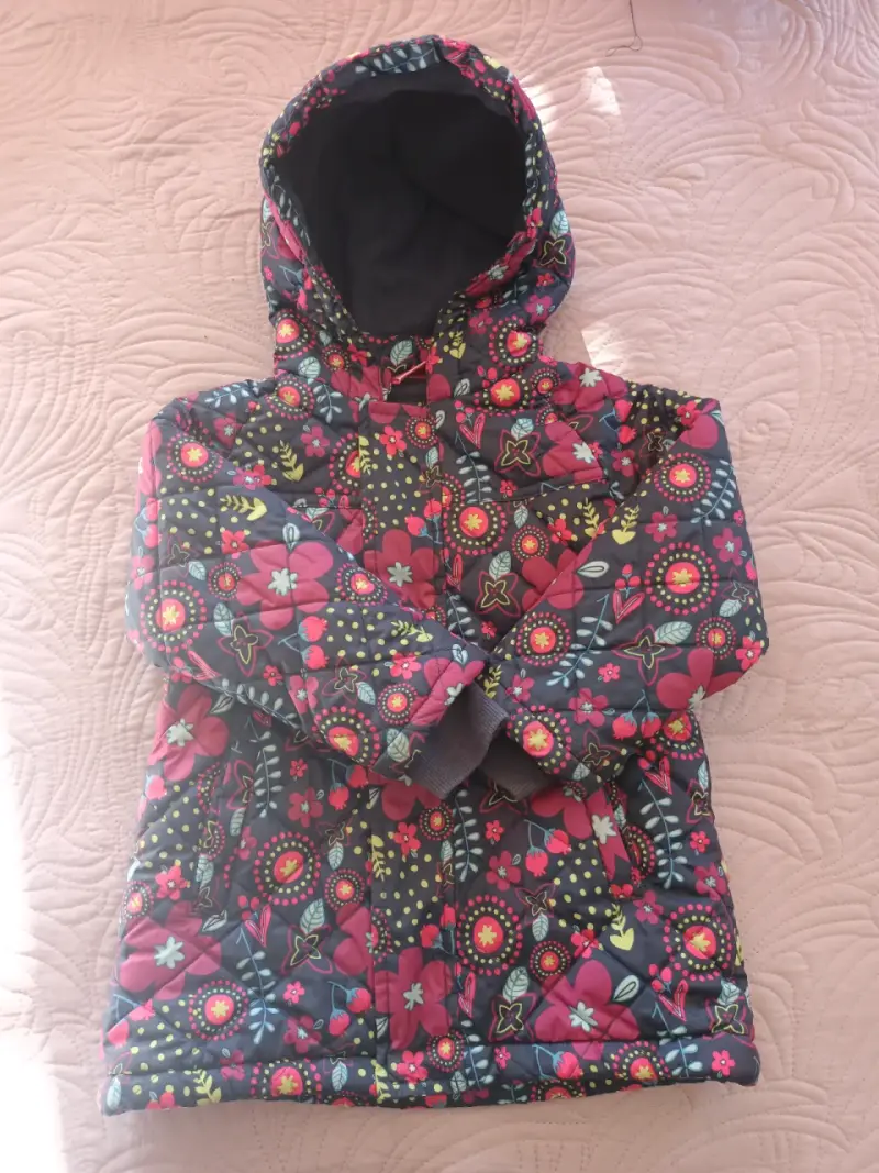 Chaqueta infantil estampada con capucha - 1