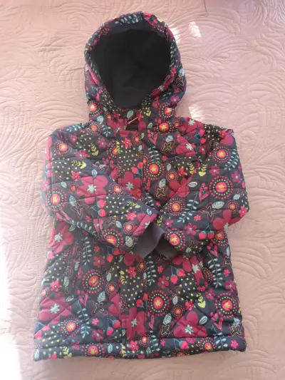 Chaqueta infantil estampada con capucha - miniatura 1