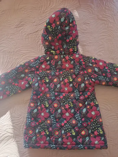 Chaqueta infantil estampada con capucha - miniatura 2