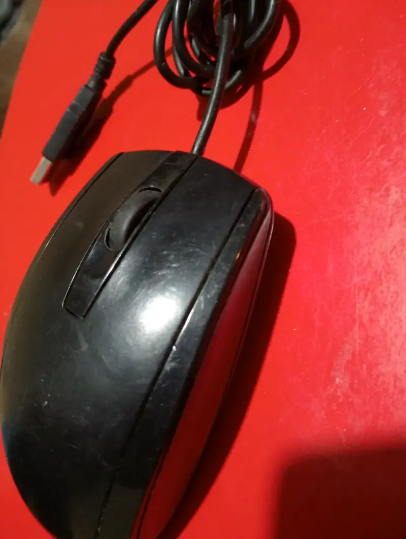 Mouse USB negro con cable - 1