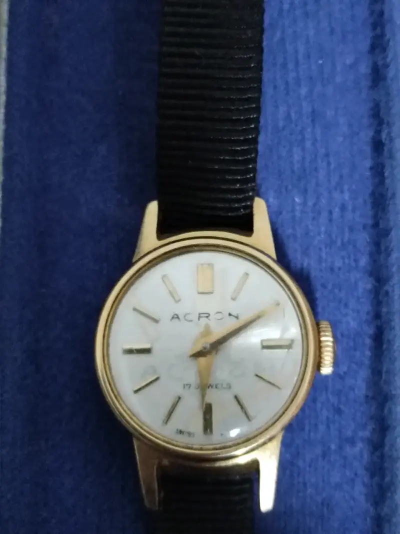 Reloj de pulsera vintage dorado - 2