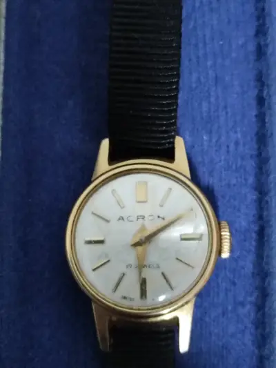 Reloj de pulsera vintage dorado - miniatura 2