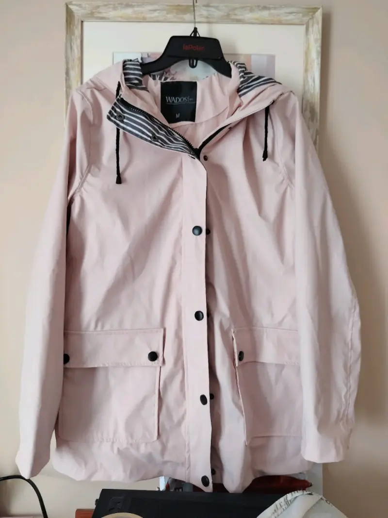 Chaqueta rosa con capucha - 1
