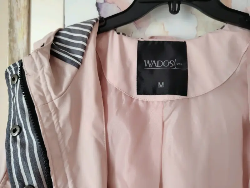 Chaqueta rosa con capucha - 3