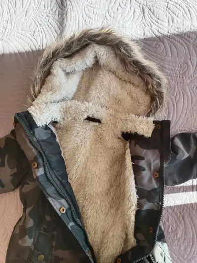 Abrigo camuflado con capucha - miniatura 3