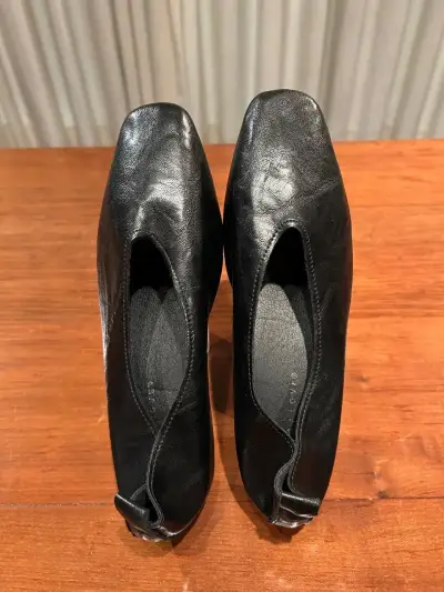 Zapatos negros 100% cuero. Nuevos. (24,5cms) - miniatura 2