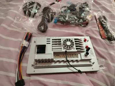 Pantalla táctil multimedia para auto - miniatura 3