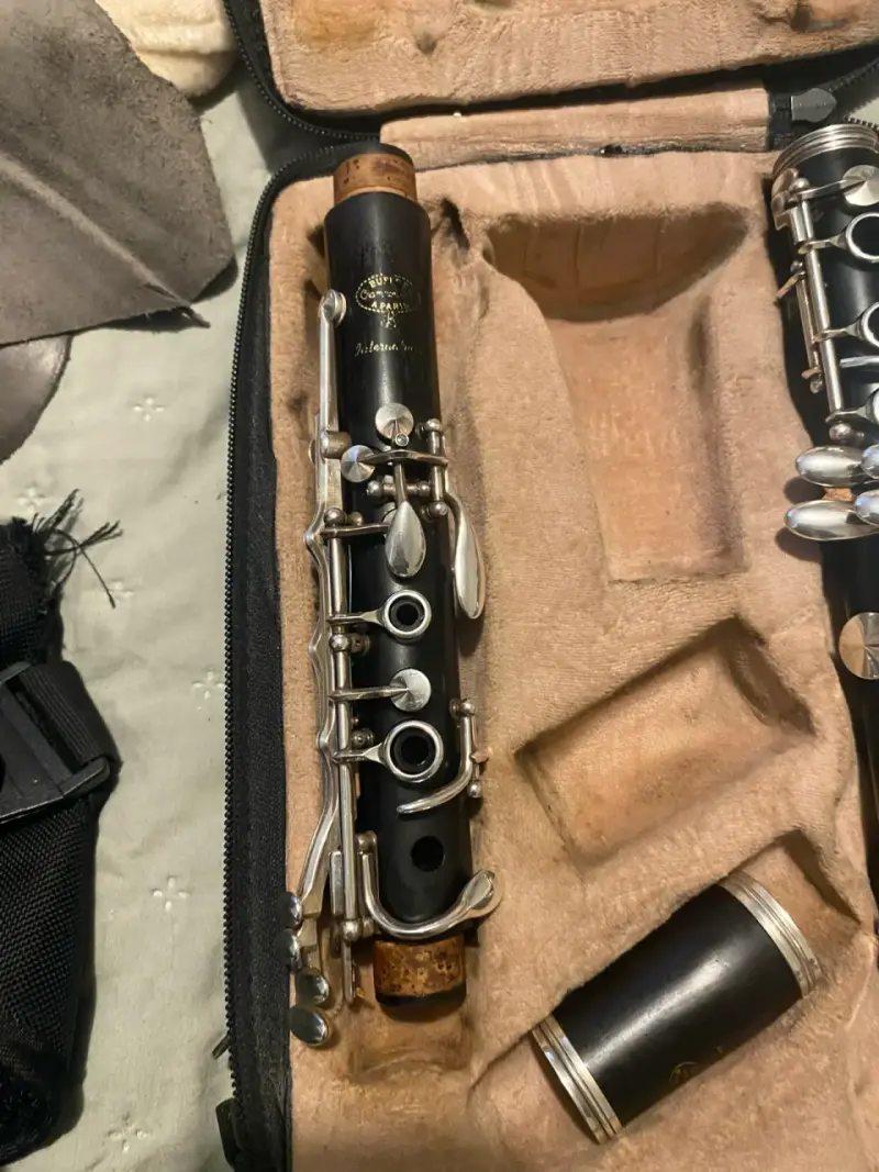 Clarinete en estuche clásico - 2