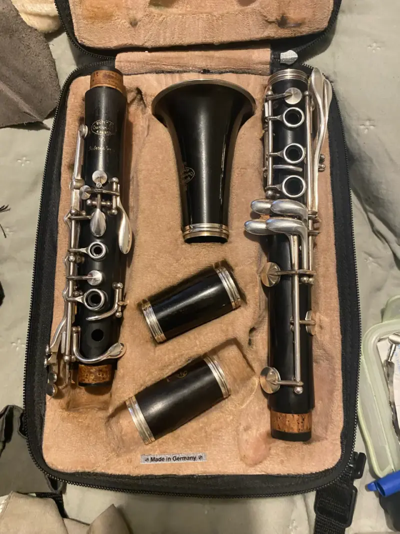 Clarinete en estuche clásico - 3