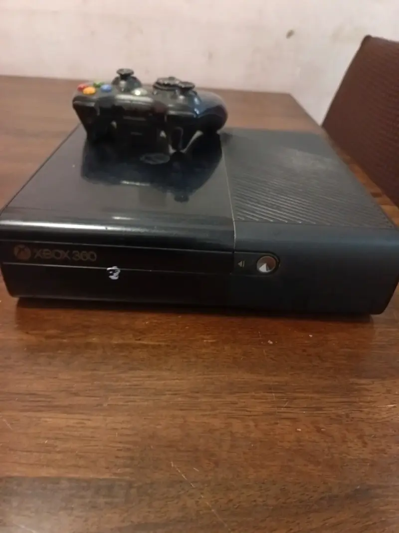 Consola Xbox 360 con control - 1