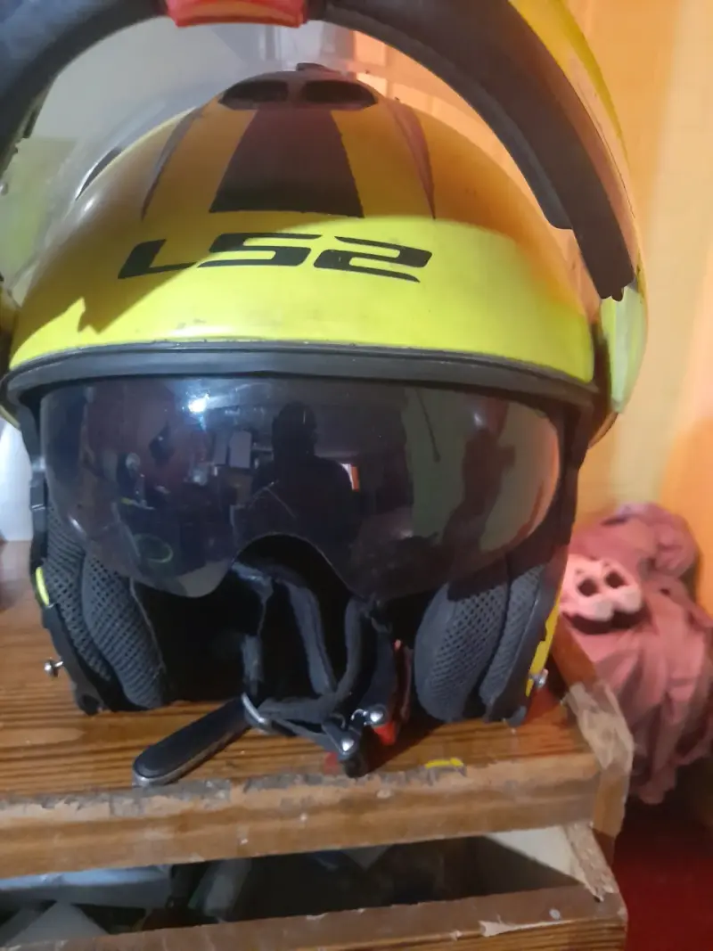 Casco de moto amarillo LS2 - 2