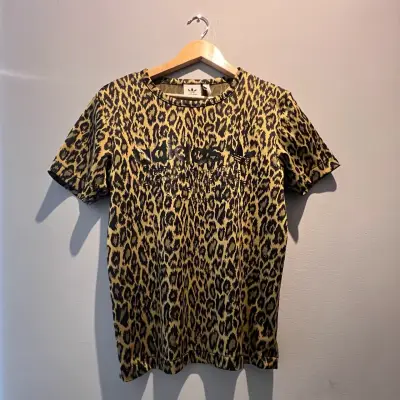 Polera Adidas Original Animal Print Hombre Talla S - miniatura 1