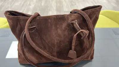 Bolso amplio tipo gamuza PU. Nuevo.  café - miniatura 4