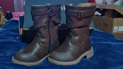 Botas Colloky Etapas Niña Talla 21 Café – Excelent - miniatura 1