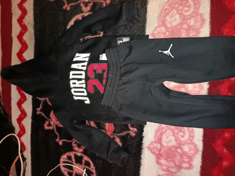 Buzo negro Jordan con capucha - 1