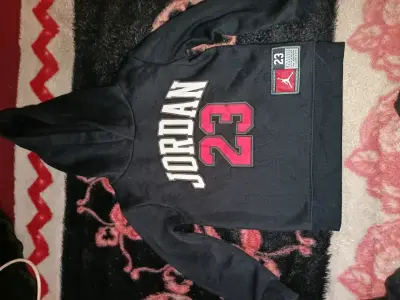 Buzo negro Jordan con capucha - miniatura 2